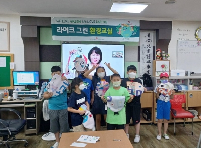 국민건강보험 인천경기지역본부는 23일 경기 수원시 장안구 길벗지역아동센터와 송죽동지역아동센터에서 미래세대의 환경 인식을 개선하고 환경보호 가치를 확산하는 ‘라이크 그린 환경교실’을 진행했다. (사진=국민건강보험 인천경기지역본부)