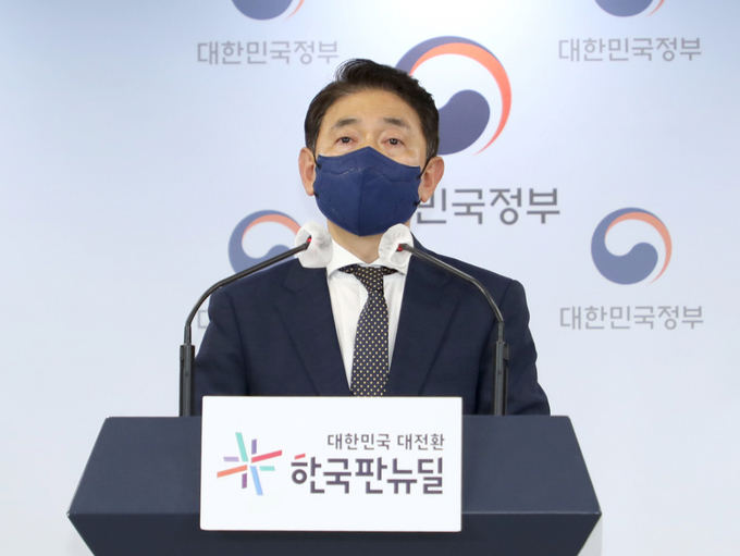 국민권익위원회는 23일 부동산거래 전수조사 결과 국민의힘 12명 13건, 열린민주당 1명 1건의 의혹을 확인했다고 밝혔다. 김태응 권익위 부동산거래특별조사단장. 사진=연합뉴스 