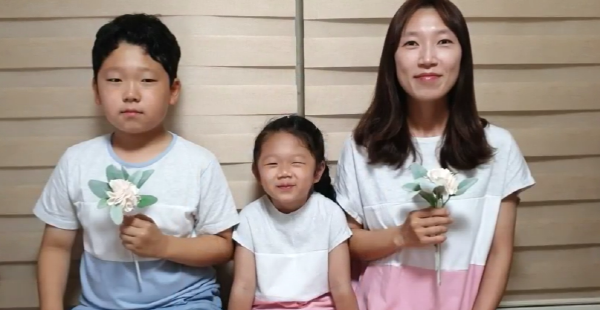 제19회 인천119소방동요경연대회에서 유치부 대상을 받은 김다민 가족. ( 사진 = 남동소방서 제공 )