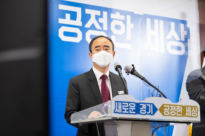 26일 오전 경기도청 브리핑룸에서 임문영 미래성장정책관이 소부장 자립화 연구지원사업 성과 및 계획을 온라인 브리핑 방식으로 기자회견을 하고 있다. (사진= 경기도 제공)