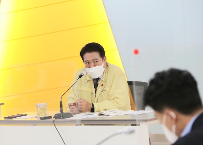 최대호 안양시장이 지난 25일 안양시 2022년도 신규사업보고회에서 인사말을 하고 있다.(사진= 안양시 제공)
