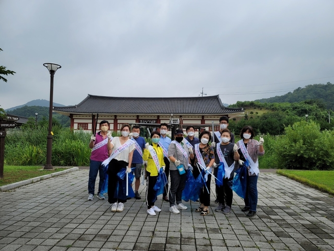 남면 주민자치위원회 환경 캠페인. (사진=양주시 제공)
