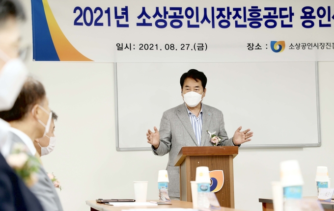 소상공인시장진흥공단 용인센터 개소식에 축사를 하고 있는 백군기 용인시장. (사진=용인시 제공)
