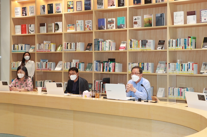 남양주시는 30일 이석영뉴미디어도서관에서 '남양주시 특례 추진단' 8월 정례 회의를 개최하며 남양주형 특례 발굴을 위한 본격적인 활동을 시작했다. (사진=남양주시 제공)