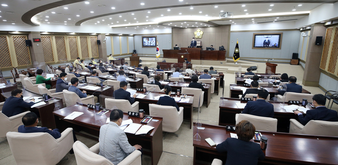수원시의회가 31일 본회의장에서 제361회 임시회을 진행하고 있다.(사진=수원시의회 제공)