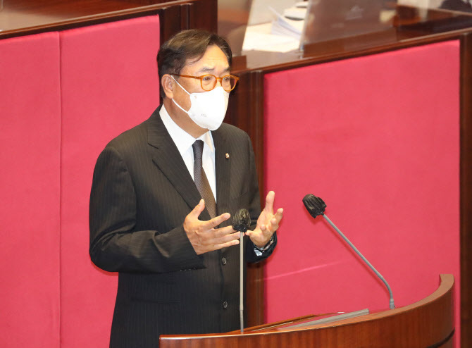 31일 국회 본회의에서 하반기 국회부의장으로 선출된 정진석 국민의힘 의원이 소감을 밝히고 있다. (사진=연합뉴스) 