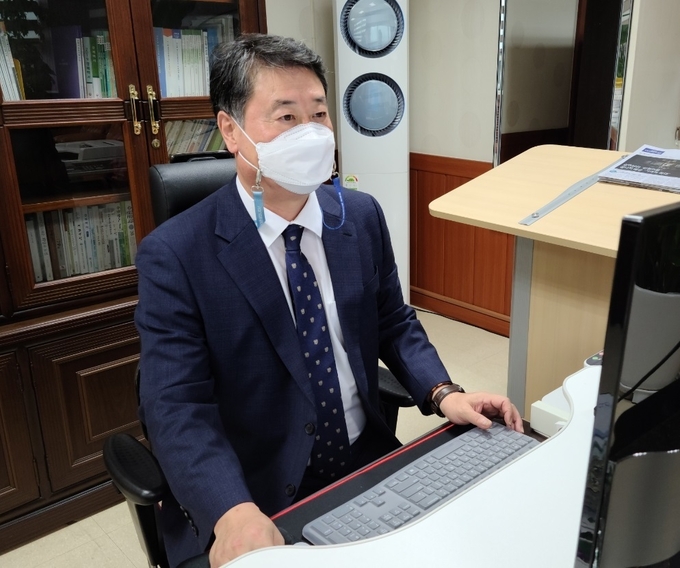 수원교육지원청 제24대 황윤규 신임 교육장. 취임식은 비대면으로 진행됐다. (사진=수원교육지원청 제공)