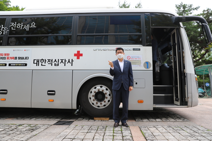 김성호 LH 경기지역본부장이 2일 경기사랑 헌혈나눔 행사에 참석해 기념촬영을 하고 있다. (사진=LH 경기지역본부)