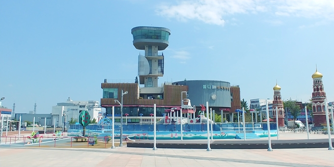 중구 연안부두 내 해양광장 전경. 관리동에 방역지도원이 배치해 운영된다. ( 사진 = 중구 제공 )