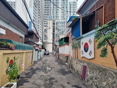  미추홀구 주안6동에 조성된 태극기 테마 벽화 골목. ( 사진 = 미추홀구 제공 )