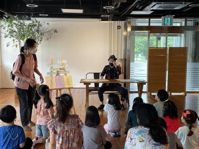 어린이 연극학교 느낌의 반딧불 수업 모습. ( 사진 = 부평구문화재단 제공 )