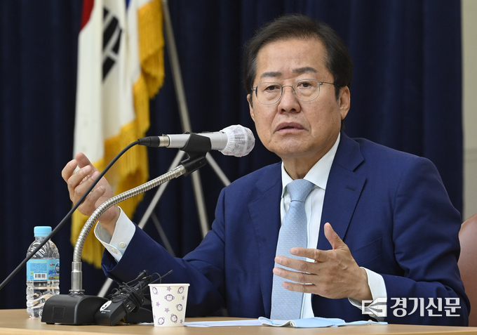 홍준표 의원이 7일 수원시 국민의힘 경기도당에서 주요 당직자 간담회를 하고 있다. (사진= 황준선 기자)