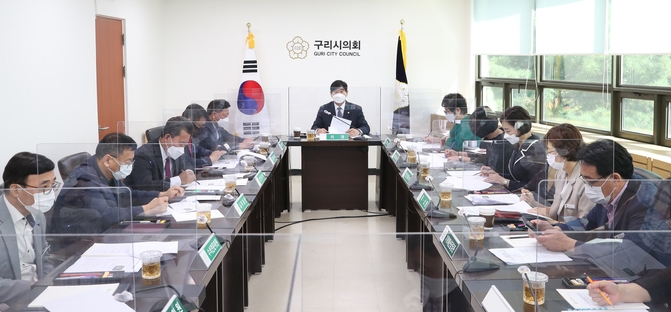 구리시의회는 8일 주요 현안사업 추진상황에 대한 보고회를 개최했다.(사진=구리시의회 제공)
