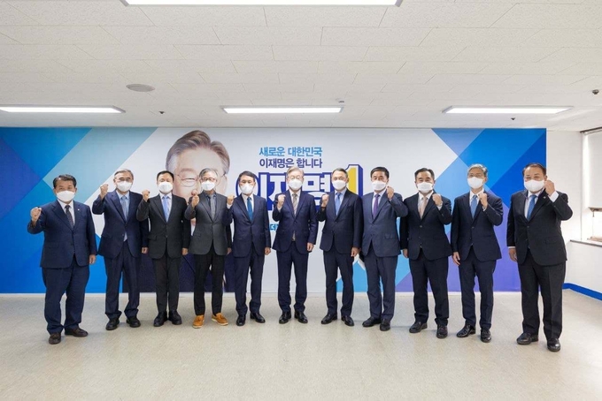 박종진 전 제1야전군사령관, 김운용 초대 지상작전군사령관, 황인권 전 제2작전사령관 등 실제 야전 능력을 겸비한 예비역 육군 대장 3명이 10일 이재명 열린캠프에 합류했다. (사진= 이재명 페이스북)