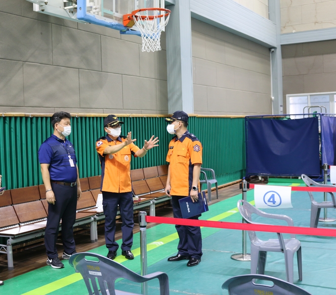 구리소방서는 지난 9일 코로나19 예방접종센터 화재예방 현장안전 컨설팅 실시했다. (사진=구리소방서 제공)