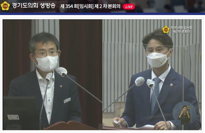 경기도의회 제354회 임시회에서 황대호 의원(오른쪽)이 이용철 경기도 행정1부지사(왼쪽)에게 도정질문을 하고 있다(사진=경기도의회 제공)