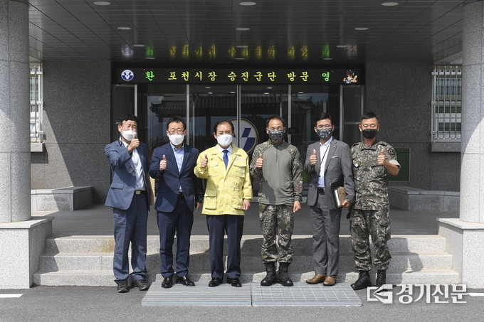포천시는 추석을 맞아 지역 내 군부대 및 경찰서, 소방서 등 19개 기관을 방문하고 위로했다. (사진=포천시 제공)