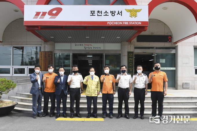 포천시는 추석을 맞아 지역 내 군부대 및 경찰서, 소방서 등 19개 기관을 방문하고 위로 했다. (사진=포천시 제공)