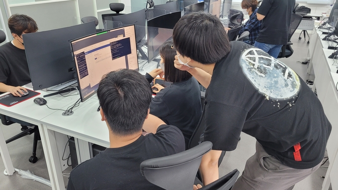 인공지능 융합 개발자 양성과정이 진행되고 있다. (사진= 경기도일자리재단 제공)