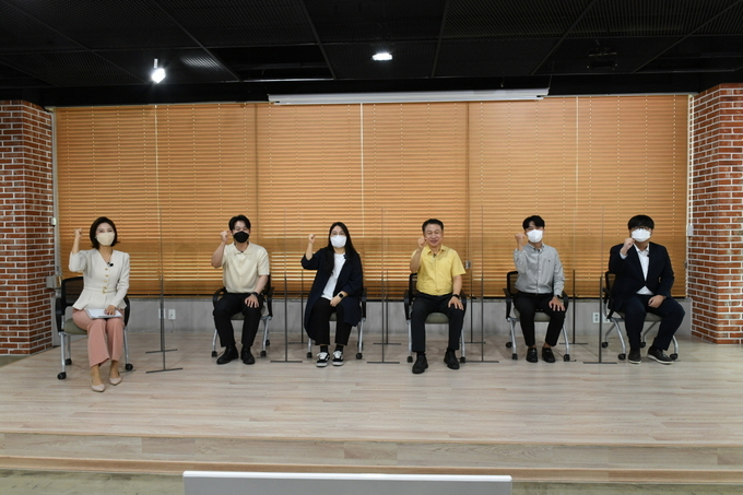 구리시는 지난 17일 2021년 제1회 구리시 청년의 날 기념 ‘삼삼한 구리 톡’ 개최하고 있다. (사진=구리시 제공)