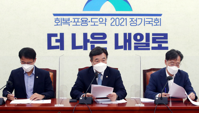 더불어민주당 윤호중 원내대표가 23일 오전 국회에서 열린 정책조정회의에서 발언하고 있다. (사진=국회사진기자단/연합뉴스)