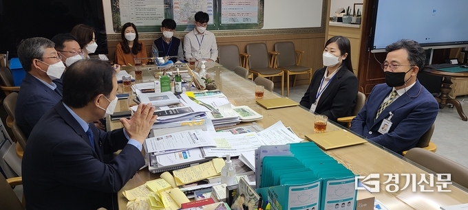임용장 수여 후 박윤국 이사장이 당부의 말씀을 하고 있다. (사진=문석완 기자)