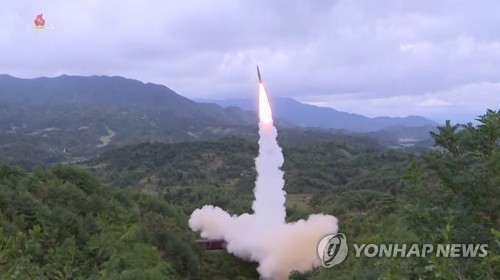 사진은 지난 15일 북한이 열차에서 탄도미사일을 발사하는 모습. 기사 내용과 무관. (사진=조선중앙TV 화면/연합뉴스)