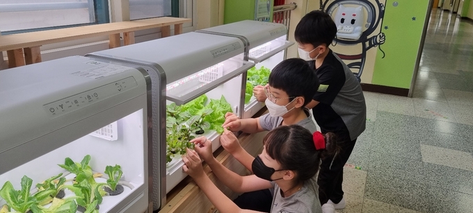  오산 수청초 스마트팜 수업 사진. (사진= 수청초등학교 제공)