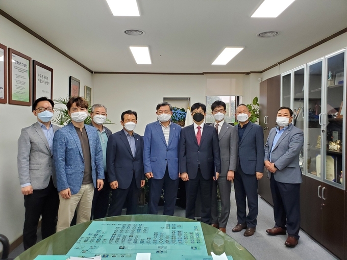 남양주도시공사는 지난 6일 공사 사장실에서 제1기 청렴시민감사관 위촉식을 가졌다. (사진=남양주도시공사 제공)