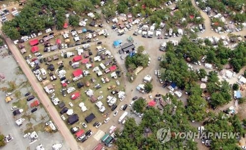캠핑차량 꽉 들어찬 태안 몽산포해수욕장 (사진=연합뉴스)