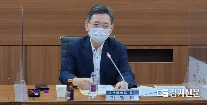 부위원장으로 선임된 김정완 대진대 교수가 인사하고 있다. (사진=문석완 기자)