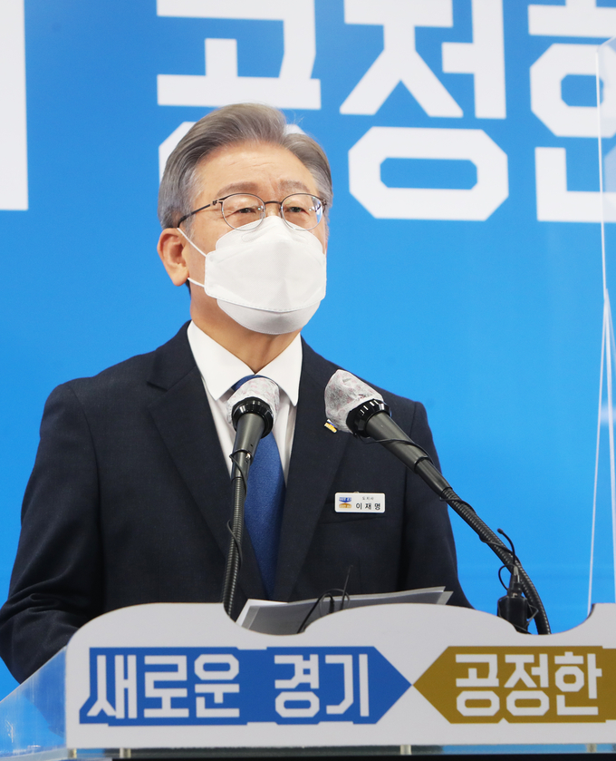 더불어민주당 제20대 대통령후보로 선출된 이재명 경기도지사가 12일 오후 경기도 수원시 경기도청에서 긴급 현안 기자회견을 하고 있다. (사진= 경기사진공동취재단 제공)