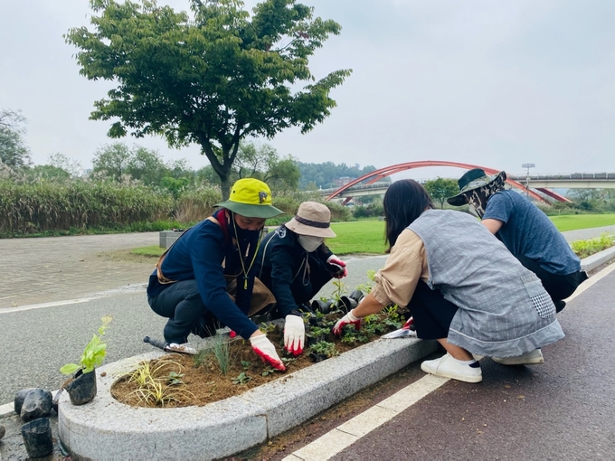 오산천 한뼘정원 장면(사진=오산시 제공)