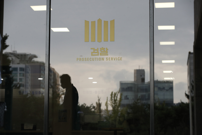 대장동 개발 로비·특혜 의혹 사건의 핵심 인물인 유동규 전 성남도시개발공사 기획본부장이 전날 구속되면서 대장동 개발 의혹에 대한 검찰 수사도 속도를 낼 전망이다. 사진은 4일 서초구 서울중앙지검 앞. (사진=연합뉴스)
