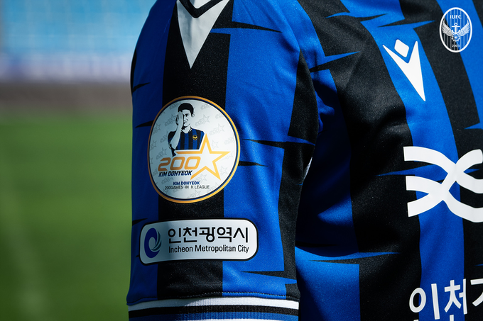 이번 기념 한정판 MD에는 김도혁의 별명 '하프스타' 디자인이 담겨있다. (사진=인천유나이티드 제공)