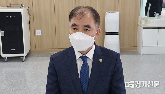 협의회장으로 당선된 경기도의회 이원웅 의원. (사진=문석완 기자)