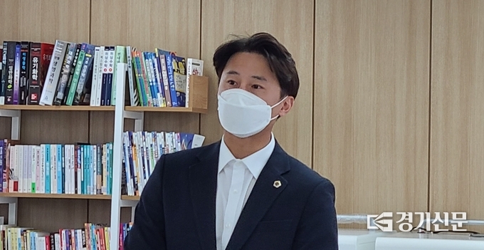 경기도의회 황대호 의원이 ‘경기도교육청 직업교육 활성화 조례’를 설명하고 있다. (사진=문석완 기자)