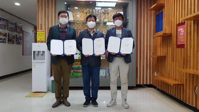  대원동-오산시민햇빛발전협동조합 취약계층 지원 협약장면(사진=오산시 제공)