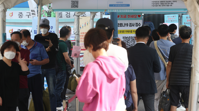 코로나19 선별진료소 찾은 시민들 (사진=연합뉴스/자료사진)