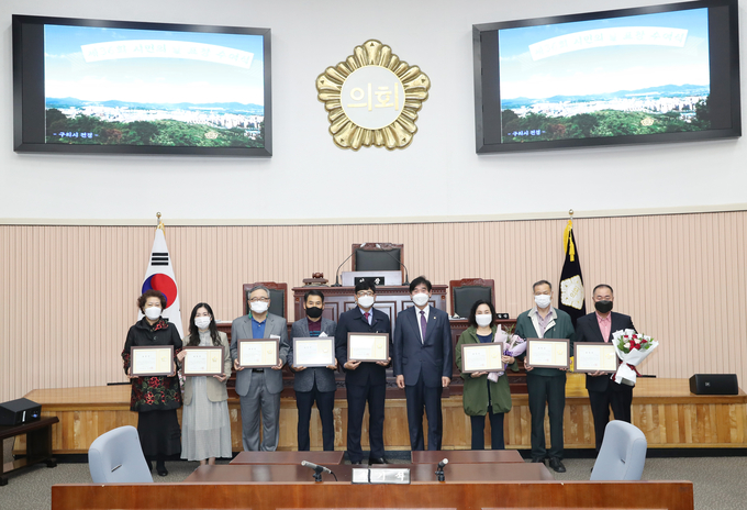 구리시의회는 지난 13일 제36회 시민의 날 기념 지역발전 유공자 표창 수여했다. (사진=구리시의회 제공)