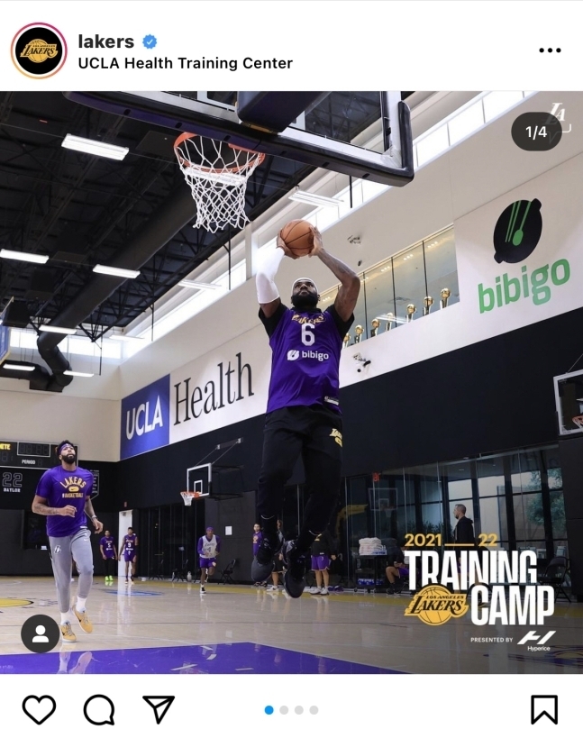 미국 NBA LA레이커스 인스타그램 채널에 게재된 사진의 모습. 농구 선수 르브론 제임스가 CJ제일제당의 한식 브랜드 비비고 로고가 그려진 셔츠를 입고 있다. (사진=LA레이커스 인스타그램 캡쳐)