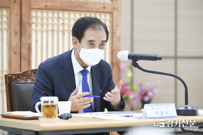 박윤국 포천시장이 인사말을 하고 있다. (사진=포천시 제공)