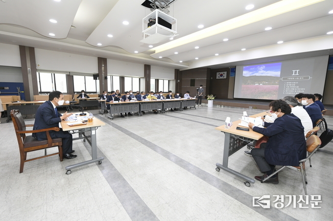 포천시청 3층 대회의실에서 '포천 뉴딜 전략사업 계획수립 연구용역 중간보고회'가 열리고 있다. (사진=포천시 제공)