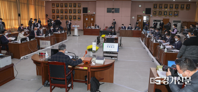 20일 경기도청 신관에서 경기도 국회 국토위원회 국정사무감사가 열리고 있다. (사진= 조병석 기자)