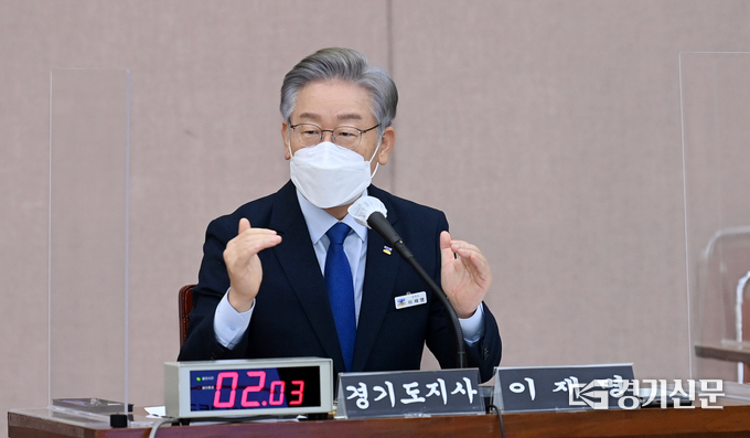 이재명 경기도지사가 20일 경기도청 신관에서 열린 국토위 국정감사에서 발언하고 있다. (사진= 조병석 기자)