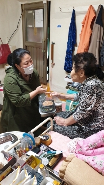 연천군 청산면 마을복지사업단은 이달부터 맞춤형 마을복지사업으로 취약계층 밑밭찬 지원사업을 추진한다고 20일 밝혔다.(사진=연천군 제공)