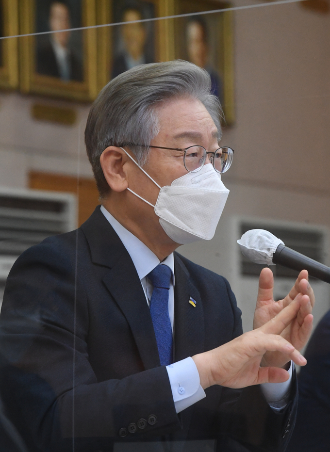 답변하는 이재명 경기지사 (사진 = 경기사진공동취재단)