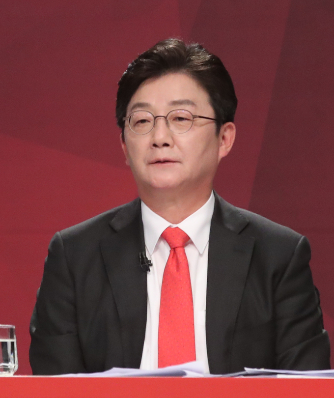 국민의힘 유승민 대선 경선 후보가 18일 오후 부산MBC에서 제4차 TV 토론을 하고 있다. (사진=사진공동취재단/연합뉴스)