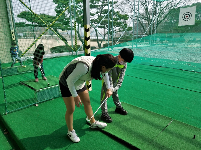 이천 설성초등학교 골프수업. (사진=이천교육지원청 제공)