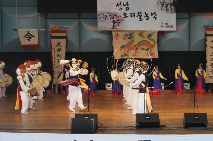 구미 전국농악경연대회에서 성남오리뜰농악이 펼쳐지고 있다. (사진=성남오리뜰농악보존회 제공)